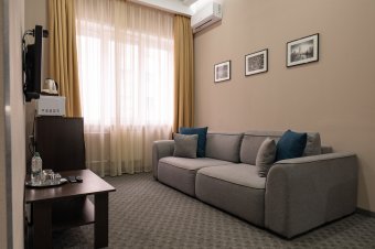 Suite (with two beds): Photo 2