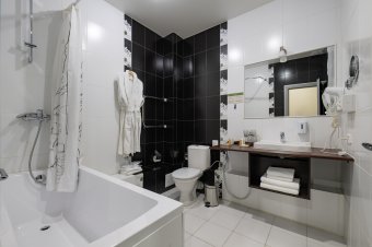 Suite (with two beds): Photo 4